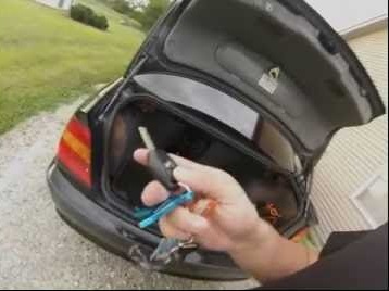 retrive key inside trunk compartment locksmith